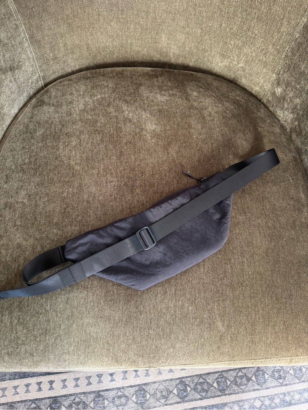 lululemon athletica Crossbody / Belt Bag Black - Picture 4 of 9